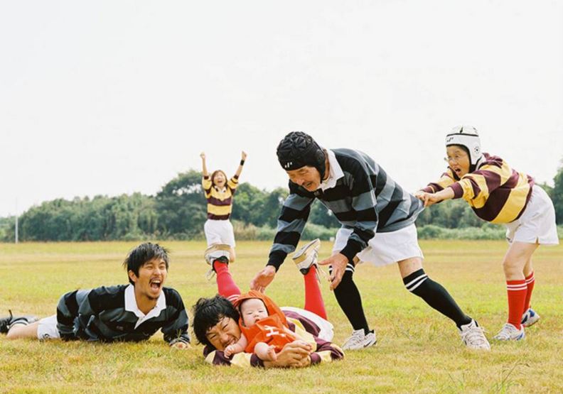 淺田政志本人所拍攝的真實全家福照