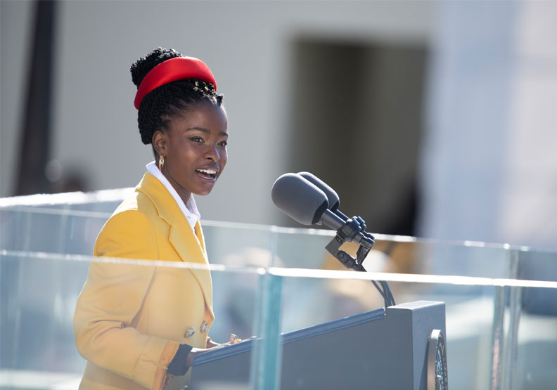 高曼（Amanda Gorman）。Flickr by Chairman of the Joint Chiefs of Staff