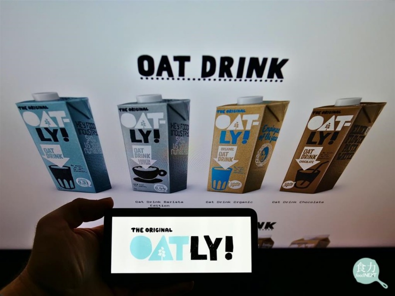2020年10月歐洲法院表決初步通過「171號修正案」 ,將嚴格禁止植物奶在包裝或廣告 使用與乳製品印象連結的字眼或圖像。植物奶大廠Oatly槓上歐盟 「消費者不笨, 你沒權管包裝」。取自食力