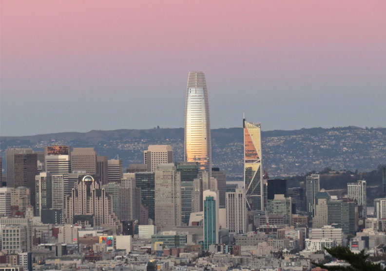 舊金山的最高地標「Salesforce塔」。Flickr by rulenumberone2