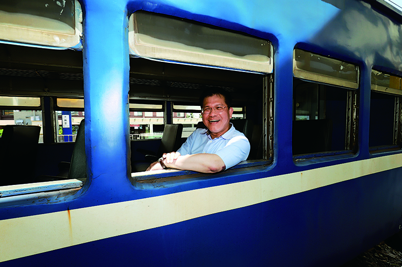 交通部部長林佳龍認為藍皮普快車承載著許多人的難忘回憶,未來將保留老火車原貌,僅將老舊痕跡加以復新,並兼顧乘坐舒適度。