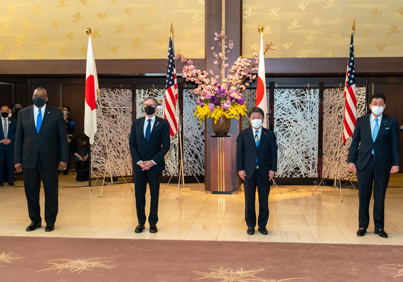 左起依序為美國防部長奧斯丁、美國務卿布林肯、日外務大臣茂木敏充、日防衛大臣岸信夫。