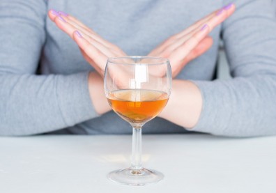 研究：飲酒過量會讓肌肉流失！６招戒酒方式，預防肌少症上身