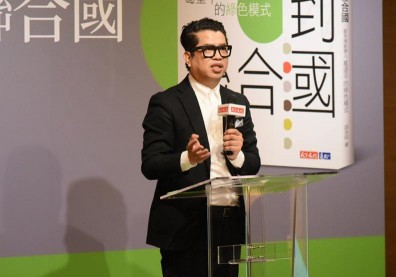 機器手臂幫你充填髮妝品！歐萊德葛望平力推「零碳」體驗店