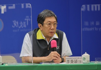 女性接種AZ疫苗注意！李秉穎：服用避孕藥、荷爾蒙治療者先暫緩