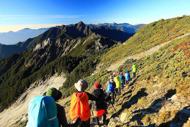 組團登山不只樂趣更多,也培養相互合作的團隊精神