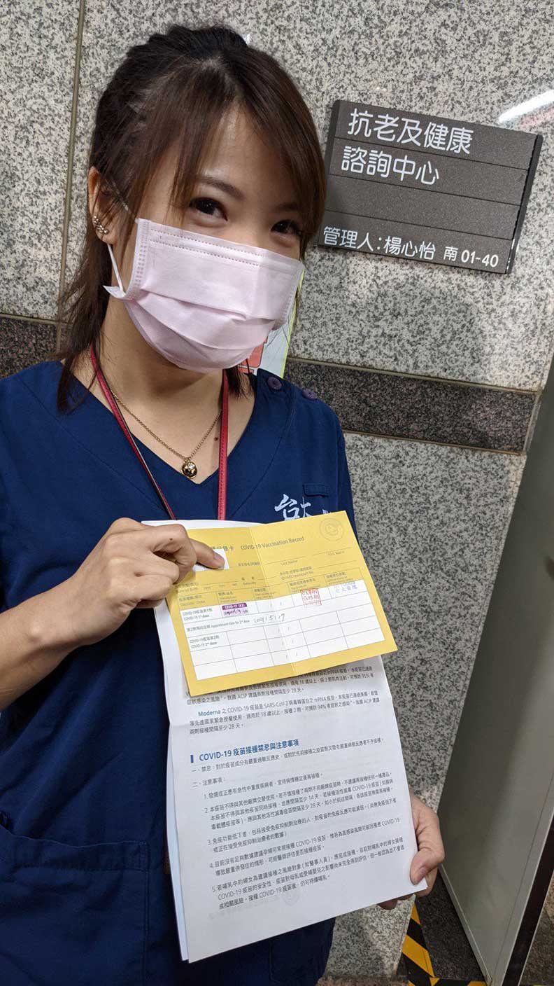 年約30歲的急診科張護理師勾選全部廠牌的疫苗都願意打,血栓事件也不影響信心。聯合新聞網提供