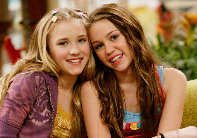 麥莉希拉(右)如今已撕下標籤,活出自己的路