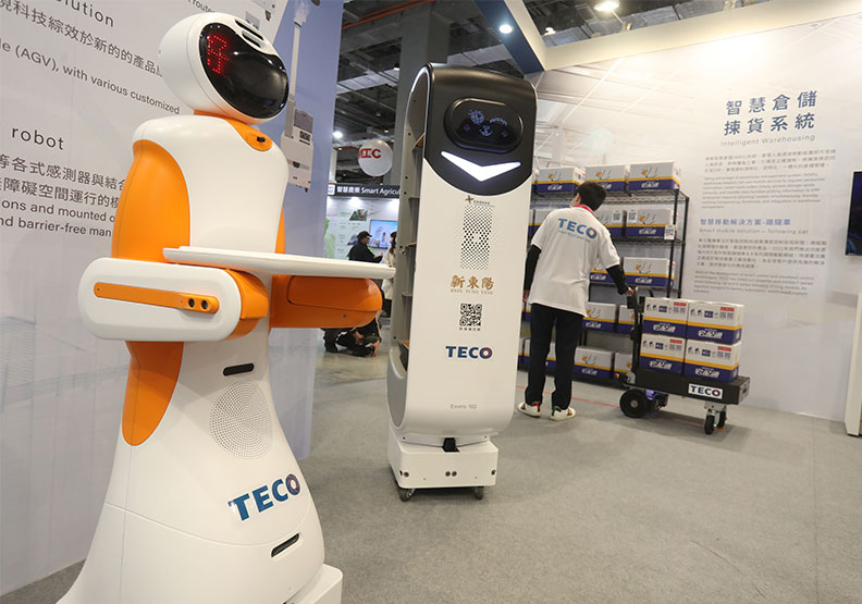 東元最新開發出的智能跟隨車(Smart AGV)。蘇義傑攝