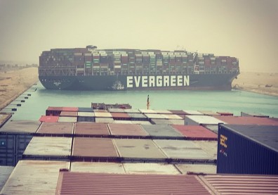 蘇伊士運河堵塞紓解完畢　海運延遲每天損失約96億美元，恐面臨巨額訴訟