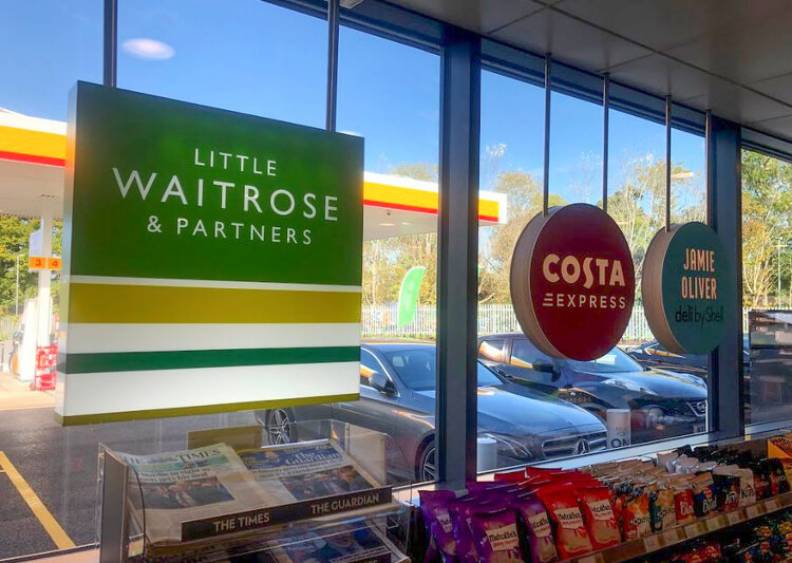 有英國貴婦超市之稱的Waitrose超市，進駐殼牌充電站。高偉淙提供。
