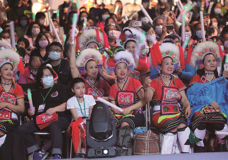 55個原住民族鄉及16個原住民族代表齊聚開幕典禮。