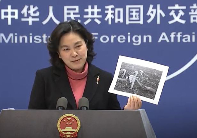 圖／中國大陸外交部發言人華春瑩拿出美國「黑奴採棉照」。擷取自youtube