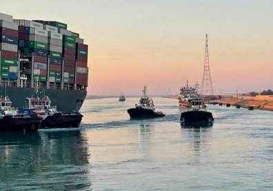 卡了七天終於脫困！蘇伊士運河擬三天內紓解「大排長榮」