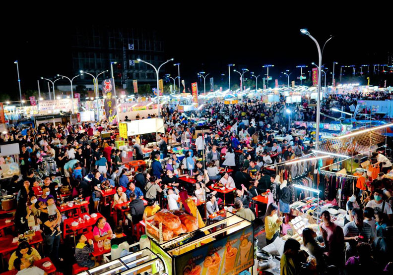 取自捷運總站夜市臉書。