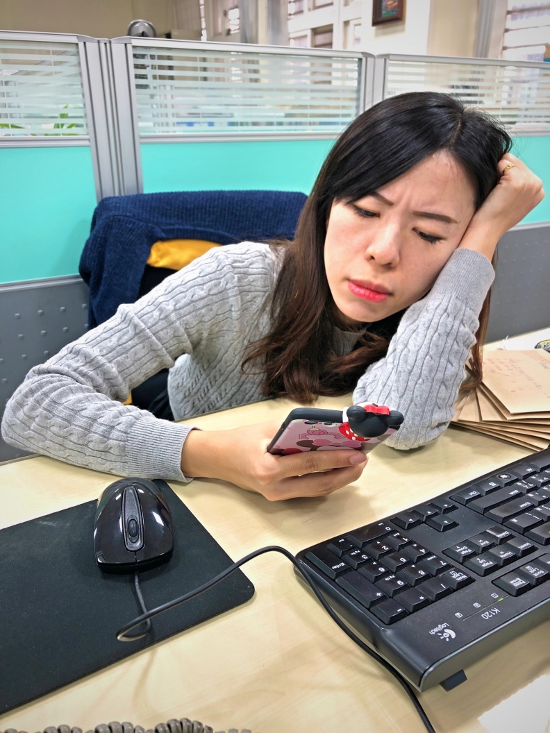 睡眠不規律容易讓人心情欠佳,憂鬱纏身。作者提供