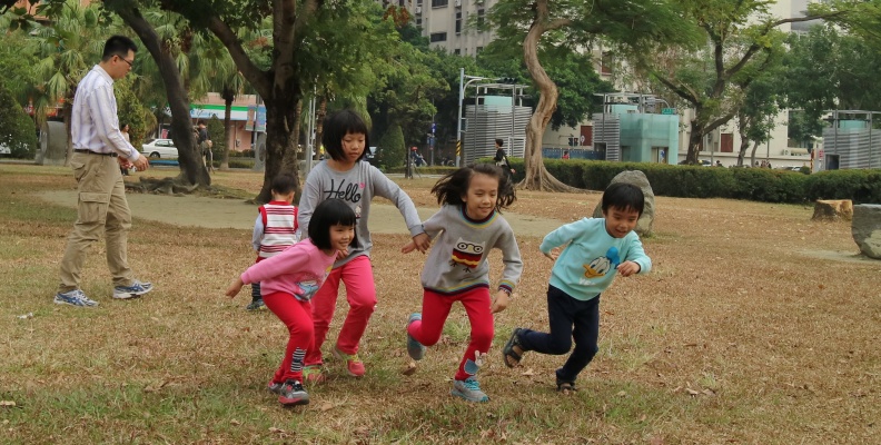 較高強度的活動也能更有效地提升幼兒的心肺功能和刺激骨骼成長。情境照,作者提供。