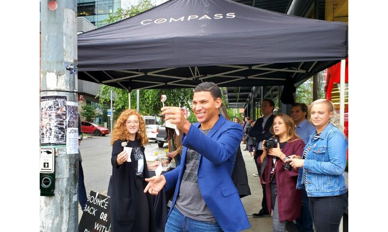 Compass的街頭宣傳活動(圖片來源:GeekWire)