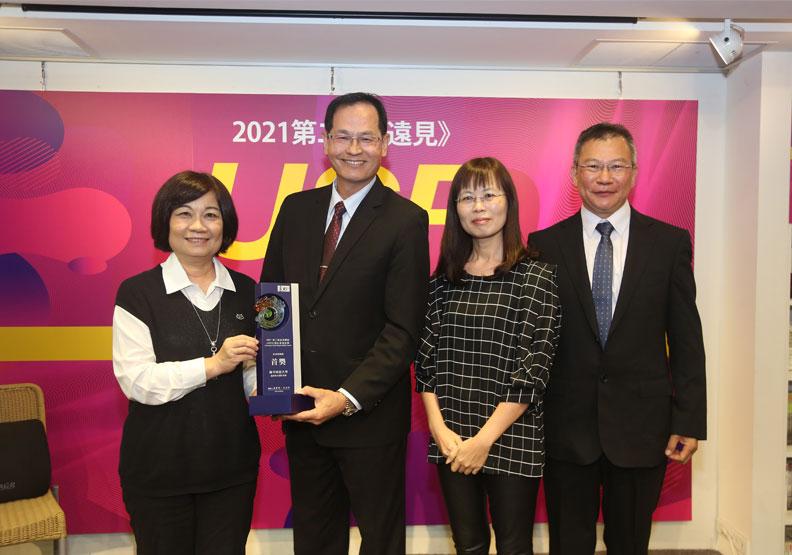 修平科技大學「農業地方創生系統」獲頒「在地共融組」首獎。張智傑攝