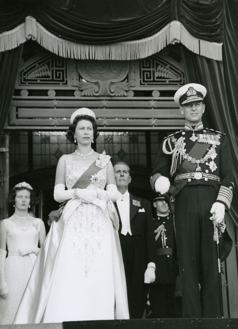 英國菲立普親王和與女王伊麗莎白二世攝於1963年。Flickr by Archives New Zealand