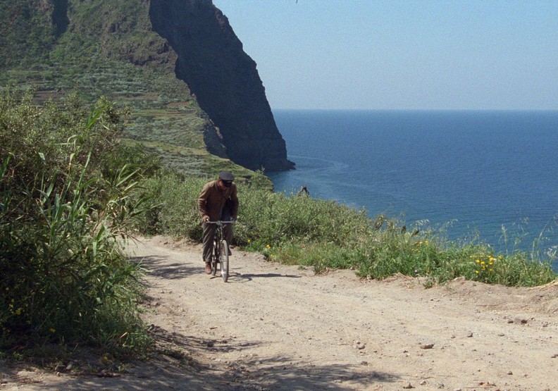 《郵差》拍出絕美西西里島,配樂師路易斯巴卡洛夫打造南歐風情音樂勇奪小金人