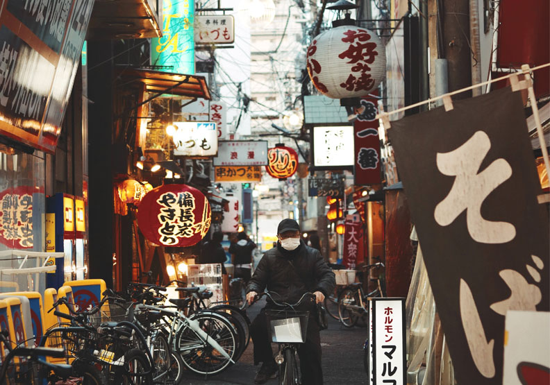 日本大阪街景。Unsplash by Amy Tran
