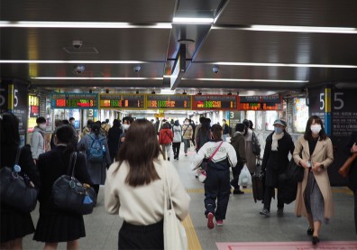 日本疫情為何快速降溫？研究：Delta病毒「變異反自傷」疑為關鍵