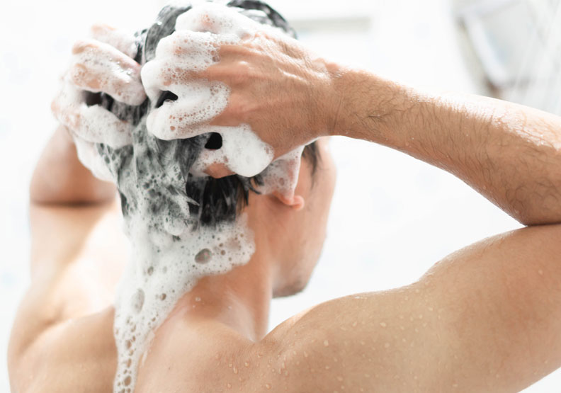 洗髮精加水稀釋洗頭不浪費？小心頭皮癢、掉髮危機找上你