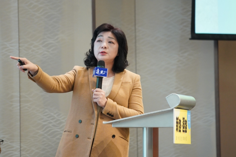 王儷玲以「掌握臺灣退休政策 創造三贏新未來」為題分析。