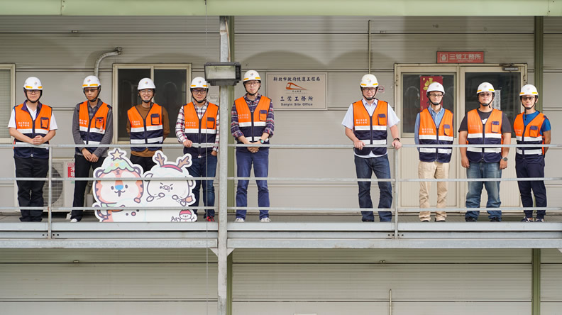 三鶯工務所團隊時常跟鄰近民眾近距離的接觸,體會民眾感受施工造成的不便,也讓民眾更了解捷運工程,期許完工後提升當地交通需求,讓市民有感。