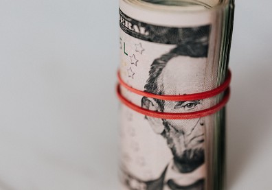 「龐氏騙局」馬多夫有財富聲望，為何還要吸金？主謀與追隨者都缺少這兩種「致富心態」