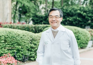 照顧臨終病人30年的豁達！台大醫師姚建安：善緣無論長短都珍惜，無緣的人笑笑就算了