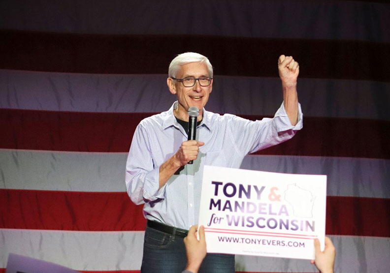 威州州長艾佛斯(Tony Evers)。