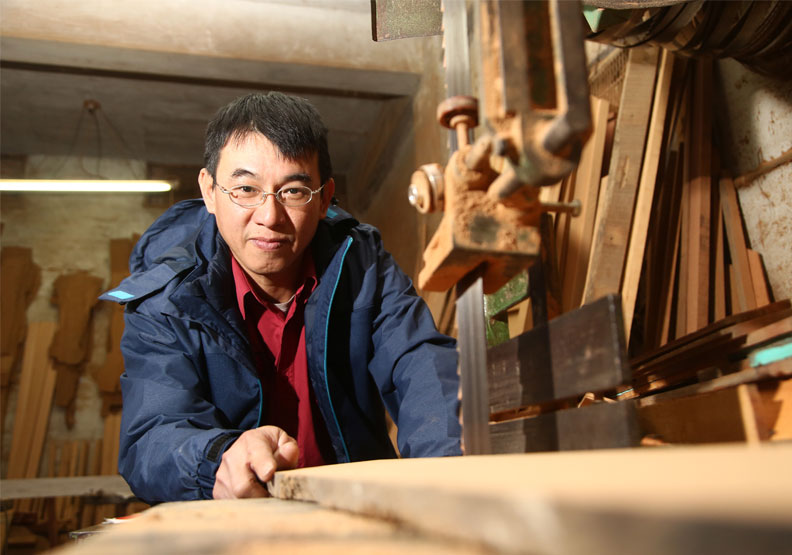 隆達傢俱行負責人林繼達。陳之俊攝。