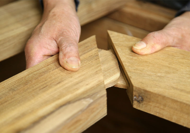 協大木器行的「實木榫接」。陳之俊攝。