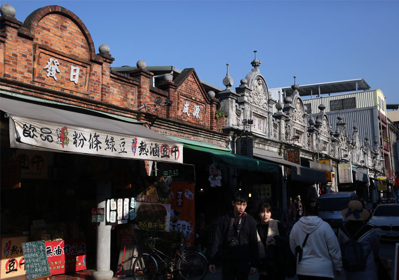 要體驗小鎮的懷舊情懷，一定不能錯過大溪老街。陳之俊攝