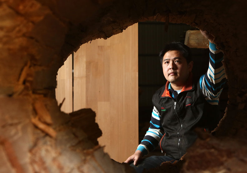 合成木器第二代鄭仁傑。陳之俊攝。