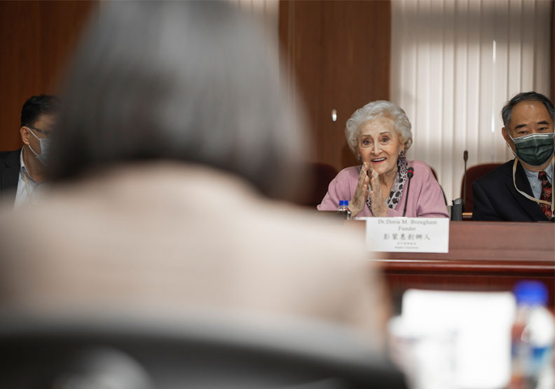 總統蔡英文去年11月舉行「2030雙語國家政策第一次諮詢會議」，圖為《空中英語教室》創辦人彭蒙惠。總統府提供