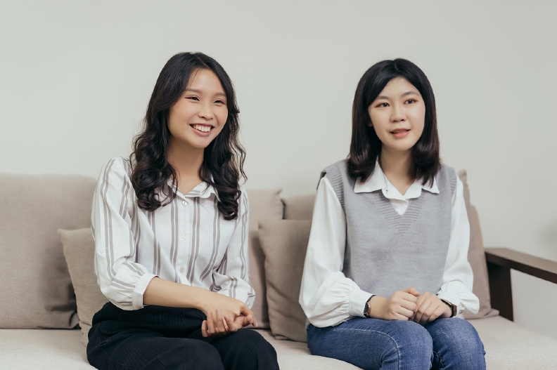 左-護理系二技二年級的陳柏如;右-醫學檢驗生物技術系二技一年級的林宜蓁。