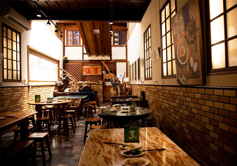 林聰明沙鍋魚頭內用座位區。池孟諭攝