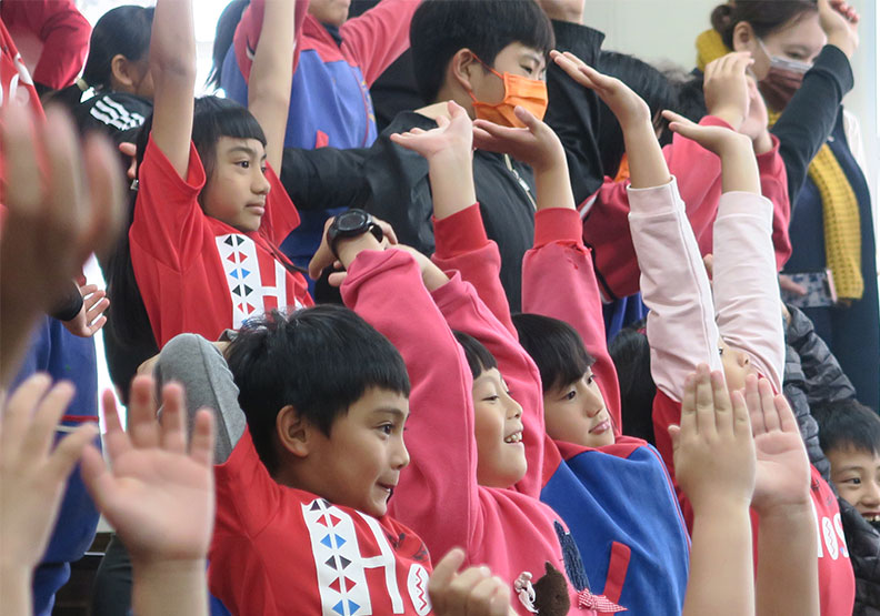 雲門舞集前進偏鄉,啟發孩童藝術種子。邱莉燕攝