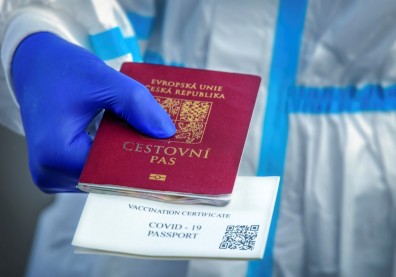 全球疫苗護照上路，還有很長一段路