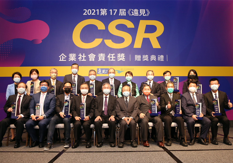 圖／第17屆《遠見》CSR企業社會責任獎ESG綜合績效獎獲獎者合影。張智傑攝