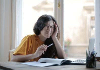 長期偏頭痛、肩頸痛、睡不好？快照鏡子看牙齒有沒有這些問題
