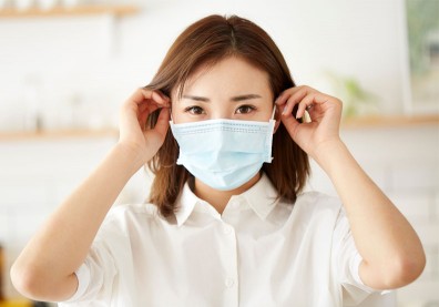 口罩戴到耳朵痛？四招按摩法，消除耳繩不適、美化臉部輪廓