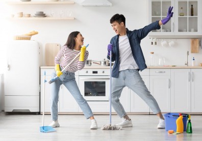 勤做家務有助提升幸福感？德國研究：持續一週就有效
