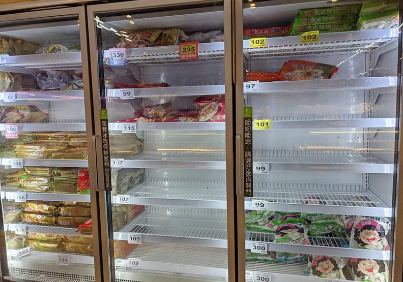 貨架被清空。林耘彤攝影