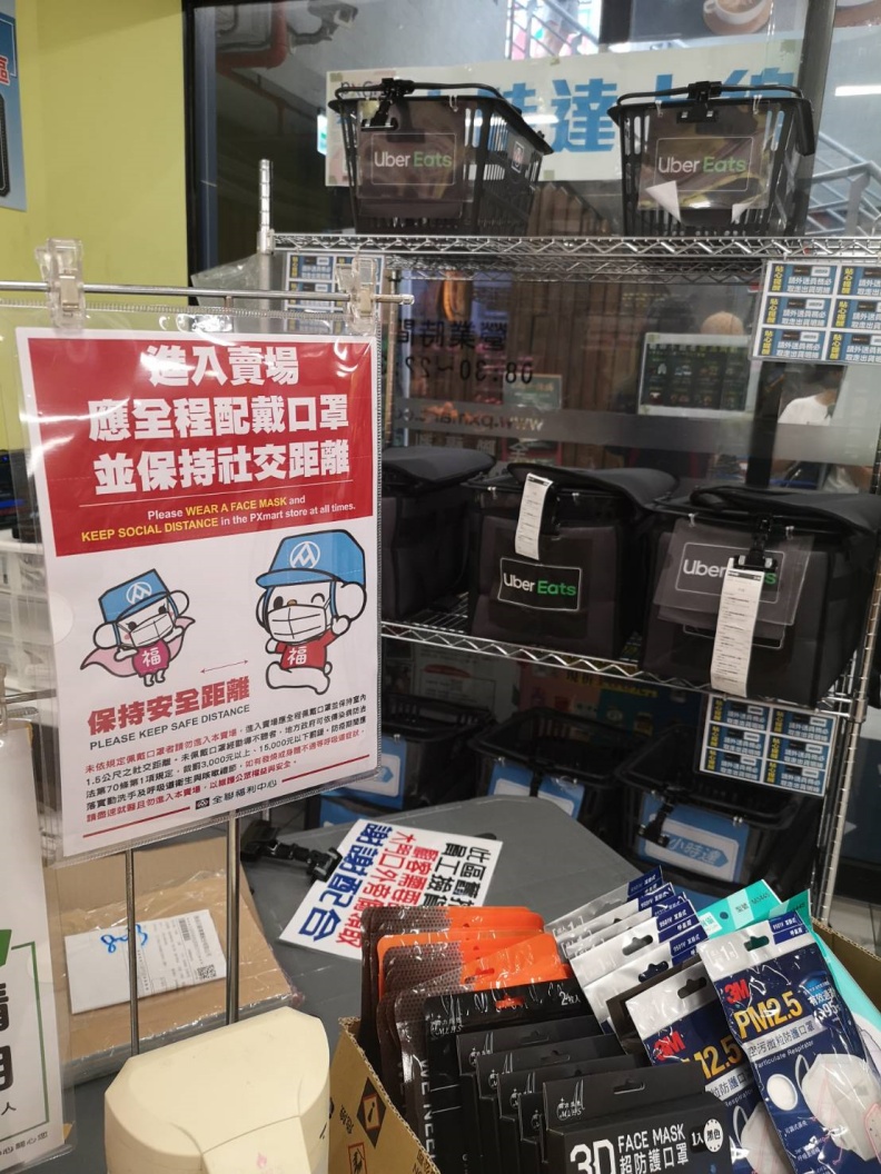 非常時期,各賣場防疫升級。廖君雅攝影