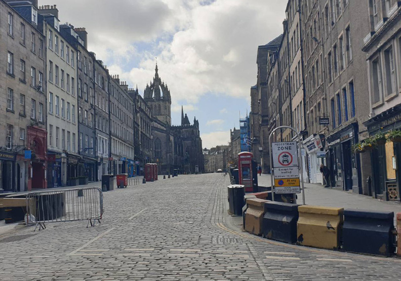 封城期間,愛丁堡的街道上相當冷清。Vincent Chong攝影。