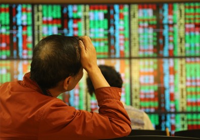 台股重挫450點失守16400點！傳產、電子、金融族群齊跌